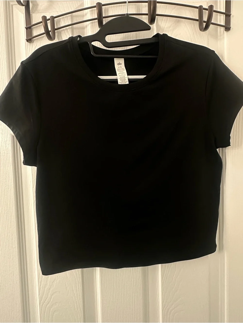 Alo slightly Cropped Tee- Alosoft Finesse perhaps? large- Black- Like New